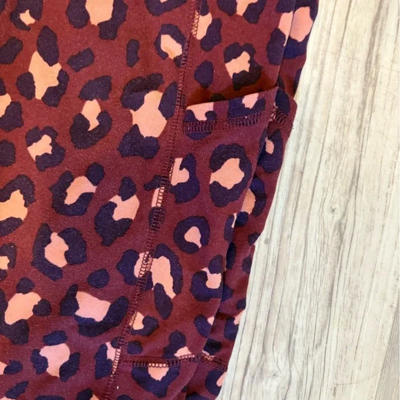 Wild Fable Leopard Print leggings with pockets - Picture 2 of 3
